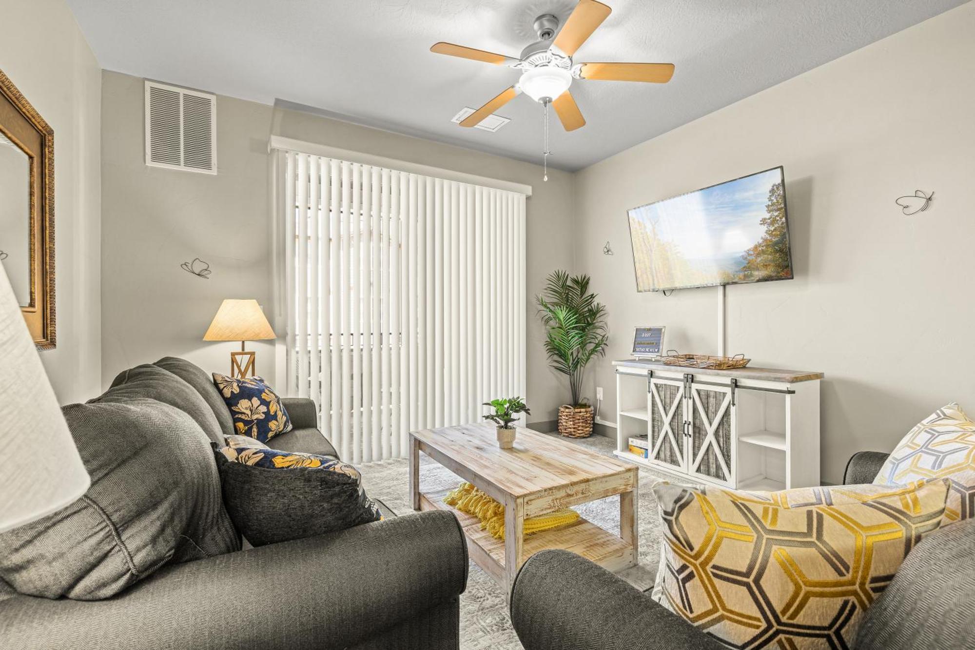 Butterfly Themed Kings Apartment With Private Garage & Access To Lux Hot Tub, Bbq & Gym South Jordan Exterior photo