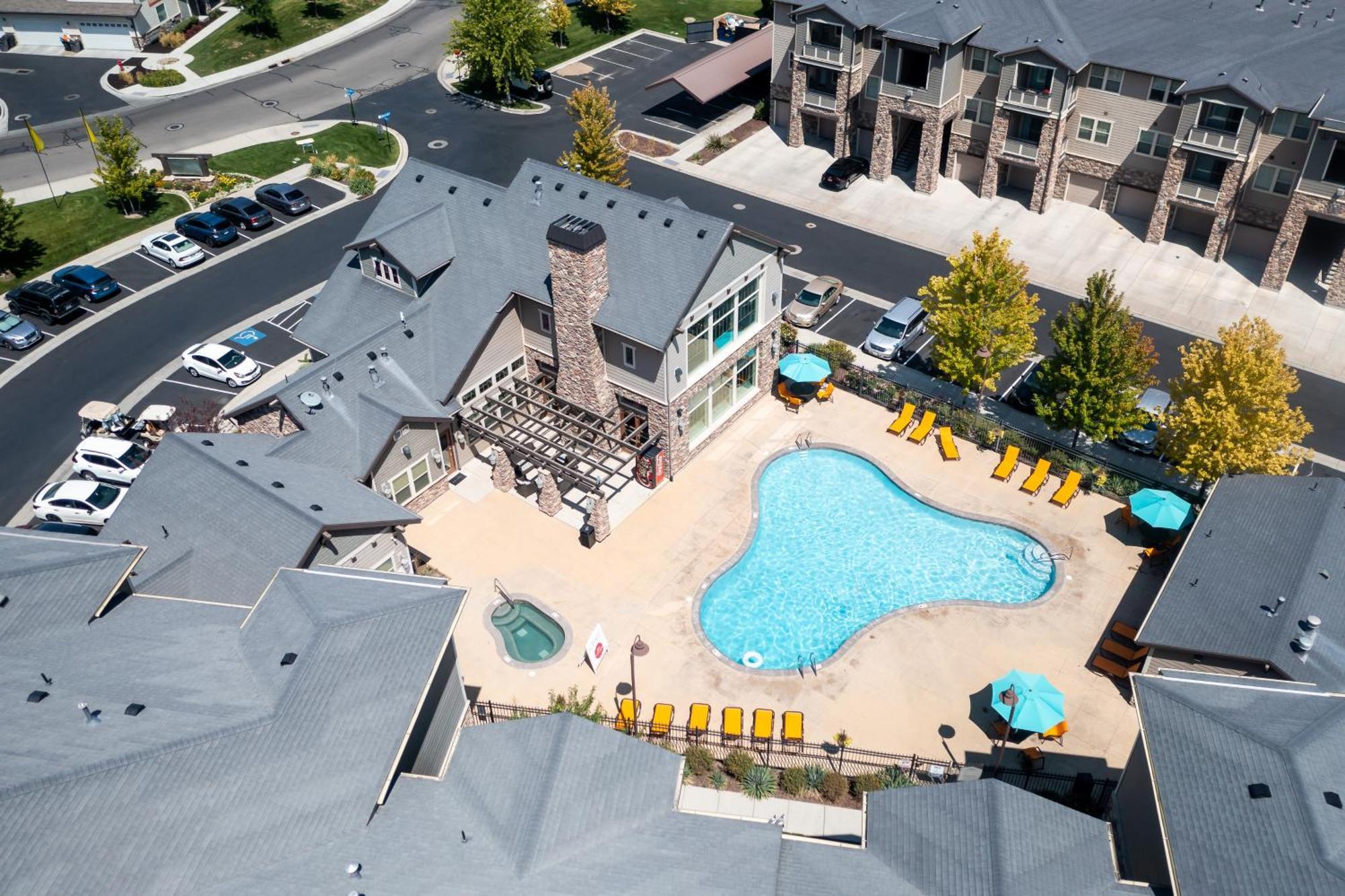 Butterfly Themed Kings Apartment With Private Garage & Access To Lux Hot Tub, Bbq & Gym South Jordan Exterior photo