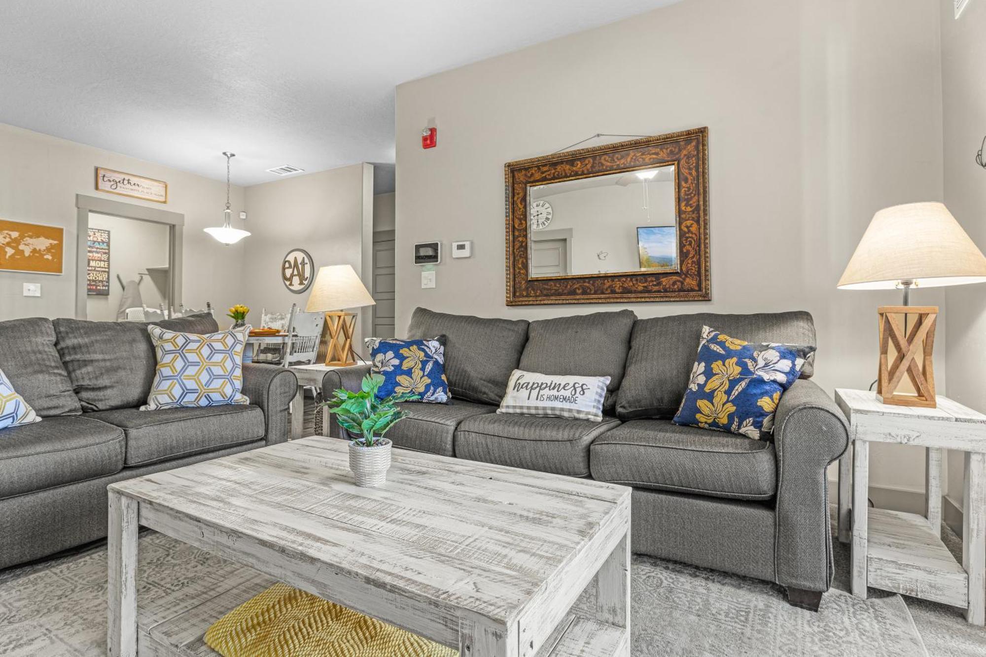 Butterfly Themed Kings Apartment With Private Garage & Access To Lux Hot Tub, Bbq & Gym South Jordan Exterior photo
